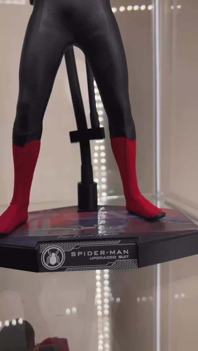 🕷️ Detaylarda kaybol… Koleksiyonun yıldızı sahnede!
Kostüm dokusu, poz kabiliyeti ve duruşuyla tam bir vitrin efsanesi.
Spider-Man’in bu versiyonu, çizgi roman sayfalarından fırlamış gibi — koleksiyonerler için özel bir parça 🫶✨
📌 Sergilenmiş, kusursuz kondisyon.
📍 Ataşehir
#SpiderMan #FigureCollection #Collectibles #MarvelFans #SpiderVerse #Koleksiyon #DetaylıFigür #FigureDisplay #GeekLife #CollectorLife #ToyPhotography #Ataşehir #BornInAtaşehir #VitrinParçası #SahneGibi #ReelsTürkiye #Koleksiyonerlerİçin #SınırlıParça #KahramanlarDünyası