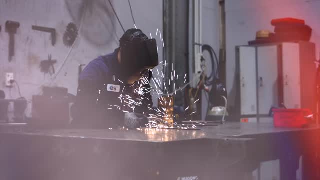 From a piece of paper to a solution delivered to your door, ES3 is your partner for Innovative Manufacturing Solutions. Hear from Curtis our factory manager...
#lasercutting #nzlaser #nztubelaser #engineeringsolutions #nzmanfacturing #cncfolding #metalfabrication