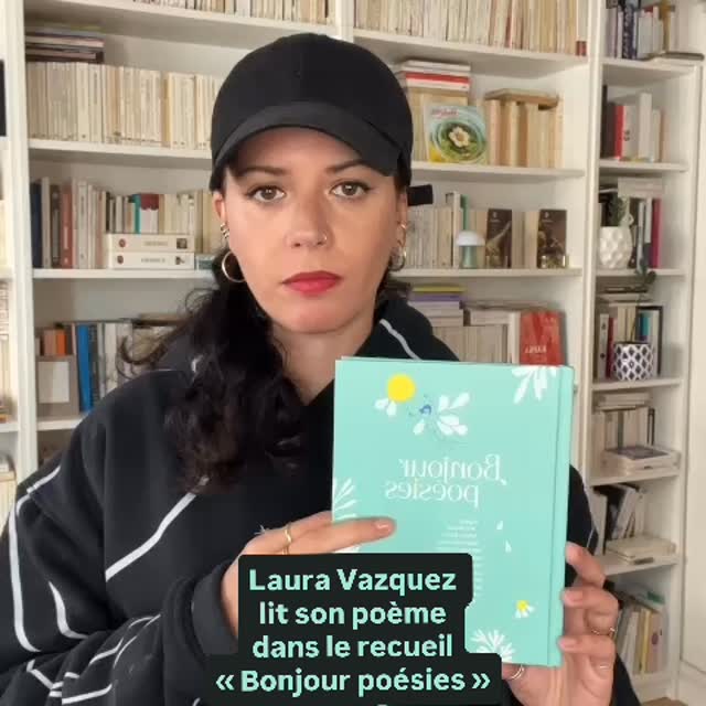 « Bonjour merci au revoir » de @lauralisavazquez
Voici sa réponse à la question : peux-tu m’écrire la première poésie que tu aurais aimé lire enfant ?
