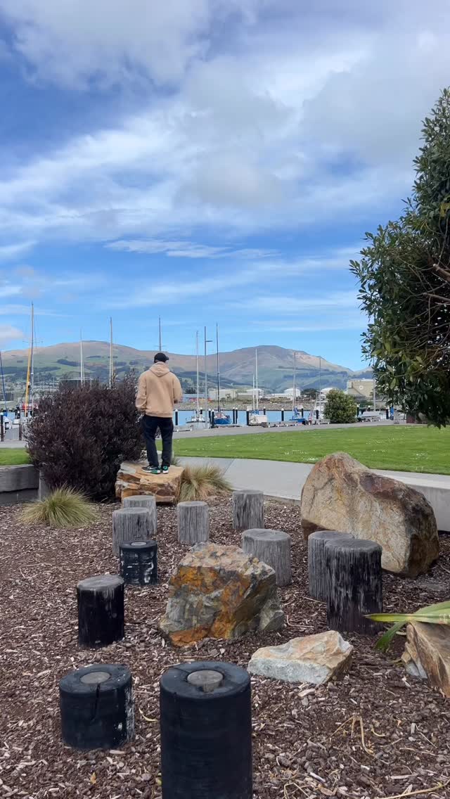 Presenting
*
Coralie Winn @winnceramics
*
View her works in our gallery, link in bio
*
Silent auction November 1st and 2nd, gold coin entry. Gala night and live auction November 2nd, ticket link in bio