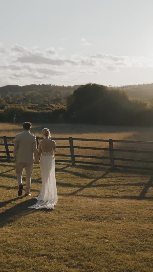 Ryan & Sam back in August what a beautiful sunset!
Loved working alongside @hannahlucyphoto
Little teaser for them before the big edit!
#weddingvideo #weddingvideographer #weddingteaser #londonweddingvideographer #weddingday #hydehousewedding #hydehouse