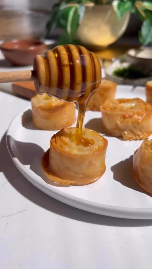 Gruyere & Honey Phyllo Bites ❤️ they are so good + easy to make! These yield 12 bites!
Ingredients:
* 1-8oz package phyllo (Athens)
* 8 oz gruyere (always Emmi).
* 6 oz melted unsalted butter (Kerrygold).
* 3 tbsp chives (chopped).
* 1/4 cup chopped toasted almonds.
* Honey to taste (about 1/2-1 tbsp per bite).
Directions:
1. Take 1/2-1/3 of the phyllo sheets and roll the rest in the plastic wrap to save.
2. Add some melted butter in between a couple of the filo sheets. I did about 2-3 tbsp of melted butter.
3. Add the grated gruyere to the phyllo sheet, all across.
4. Roll it up really tightly.
5. Slice into 12 rounds with a sharp knife.
6. Add 1/2 tbsp of butter to the bottom of a 12 muffin tin.
7. Add the filo bites onto the muffin tin and add 1/2 tbsp butter on top of each one.
8. Bake at 400F for 20-25 min or until golden. Check at the 15 min mark.
9. Drizzle honey while hot.
10. Top with chives and toasted almonds.
#phyllo #gruyere #honey #appetizers #damnthatsdelish #makeitdelicious #horsdoeuvres
@foodmymuse