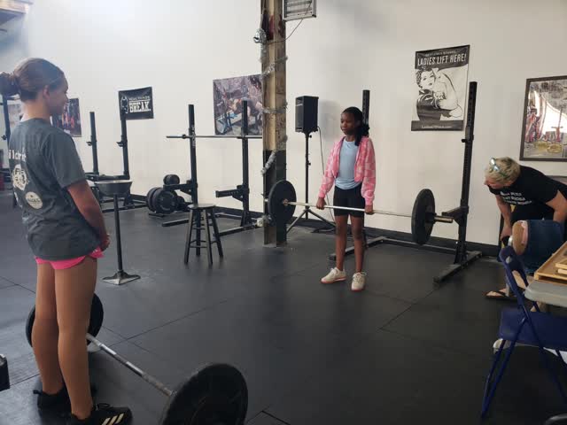 Ms. Emily @fivex3 working with DHI dancers. Strength training is a must for our young dancers.
#makingdancehappen
#makegroovehappen @dancehappens &Spread the LOVE 💜
#baltimore
#DHI4L