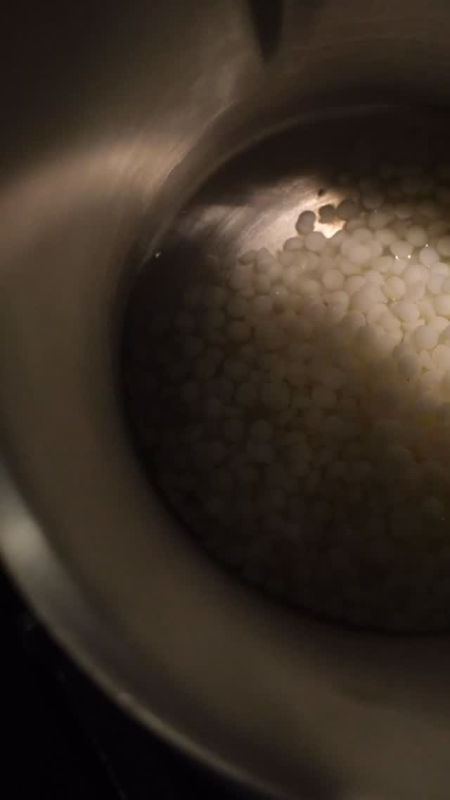 Someone ask me what flow smells like~A sadness that the sweetness will drift off and you just want to trap that feeling, those tears, in your heart for eternity.
.flowing.
Pedal through the enchanted, autumn leaves that adorn the path of self discovery.
Remainder of the drowning twilight, casting a shadow on the prelude of a brand new season.
Hearts chipping away at the shuck of the unknown coloric space, delicately hidden deliberately unseen. Time goes by, as the immersed scent forms warm currents circulating from head to toe.
#lettinggo #sadness #momentofscent #xentomento #candles