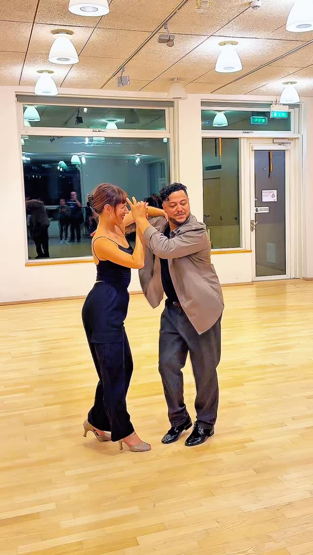 Everyone is welcome to our Level 3 Salsa class
We are going to teach you how to dance in a relaxed way and with a lot of joy, Cuban style and energy.
