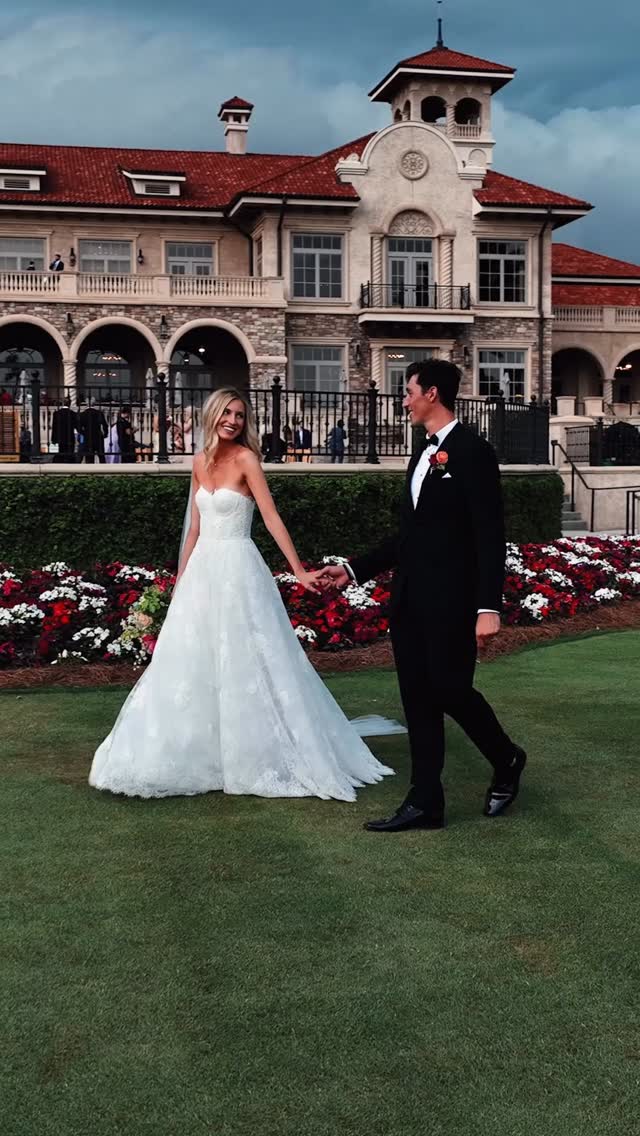 When your Prince Charming in real life is everything you had dreamed of and moreâŚ
Itâs easy to gush over these two. And when you have a match this good - you know you arenât losing a child, but gaining another.
We will never be over the love, the florals, and these unforgettable toasts. Words make the wedding.
.
#jacksonvilleweddingvideographer #luxuryweddingvideographer #ameliaislandweddingvideographer #floridaweddingvideographer #tpcsawgrasswedding #tpcsawgrass #staugustineweddingvideographer