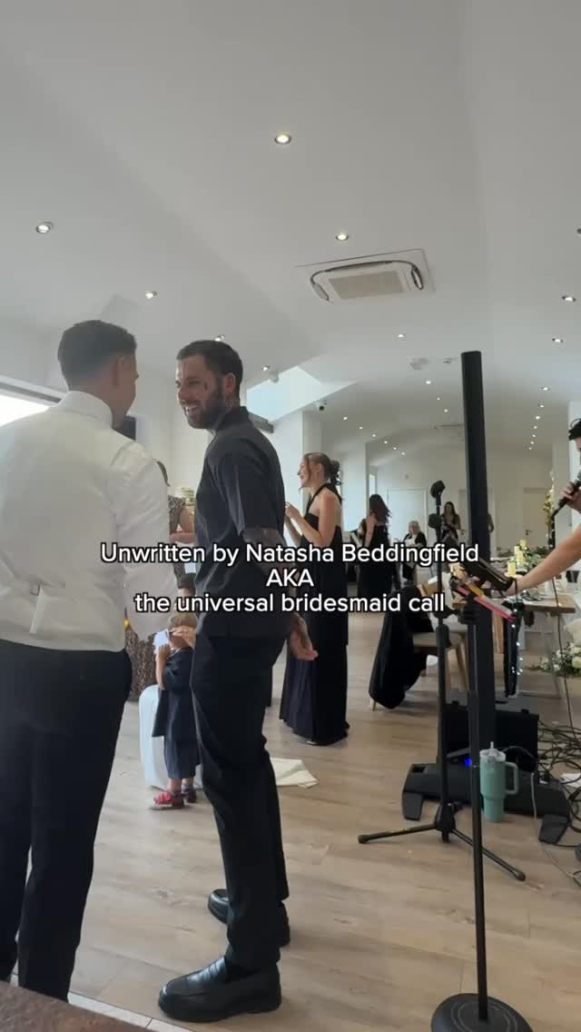 Unwritten by @natashabedingfield is the 2026 universal bridesmaid call song ๐ฃ
๐ @thebridgeoxton
@stevielvr
#unwritten #bridesmaidsquad #ukweddings #acousticduo #weddingsinger