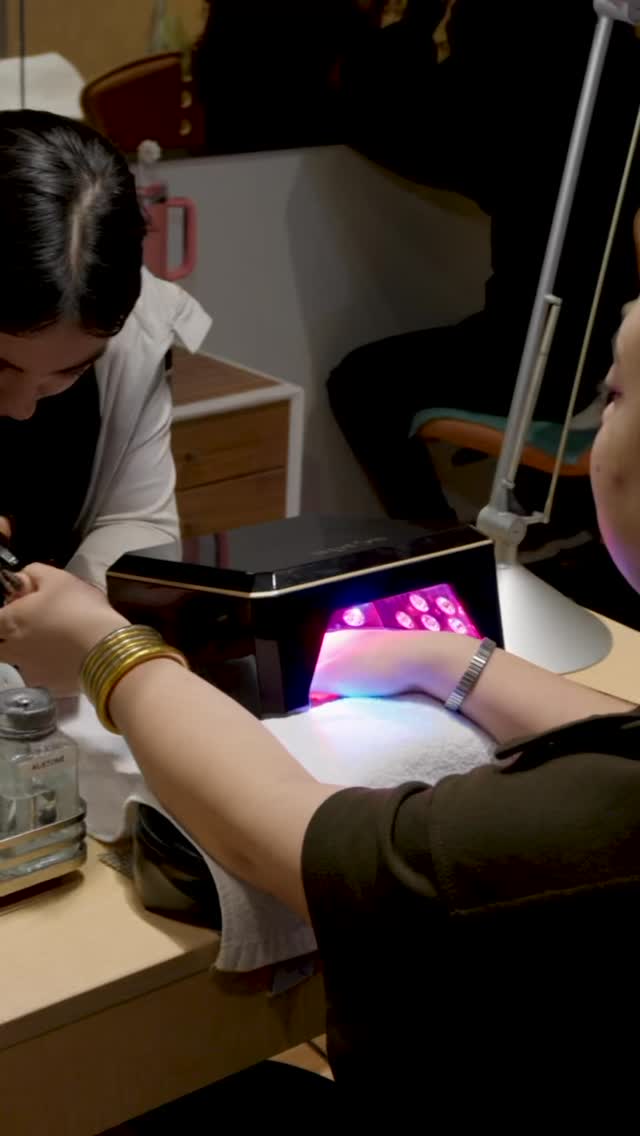 Your manicure should look beautiful and be safe for your nails 💅✨ That’s why we only use HEMA & TPO Free products.
👩🔬 What does that mean?
• HEMA & TPO are chemicals commonly found in nail products that can cause allergies, irritation, or sensitivity over time.
• By choosing HEMA & TPO Free, we’re protecting your nail health while still giving you flawless, long-lasting results.
Healthy nails, gorgeous finish, because you shouldn’t have to choose. Book your appointment today!
📍 Avalon Spa & Salon – Edinburg, TX
#AvalonSpaSalonRGV #RGVHairByAvalon #RGVHairstylist #RioGrandeValleyHair #HairGoalsRGV