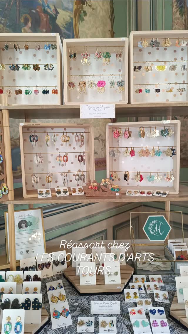 J'ai déposé du réassort ce matin à @les.courants.d.arts Tours et j'y ai même glissé une petite nouveauté...
Le modèle Aglé est disponible dans 5 coloris !
Autrement vous pouvez toujours commander en ligne sur www.mylet1creations.fr
Avez-vous déjà franchi la porte de l'ancien tribunal du commerce de Tours rue Jules Favre ?
Si ce n' est pas le cas, je vous invite à aller découvrir ce superbe lieu et projet !
#mylet1creations #bijouxenpapier #madeintouraine #bouclesdoreillesaddict #lescourantsdarttours