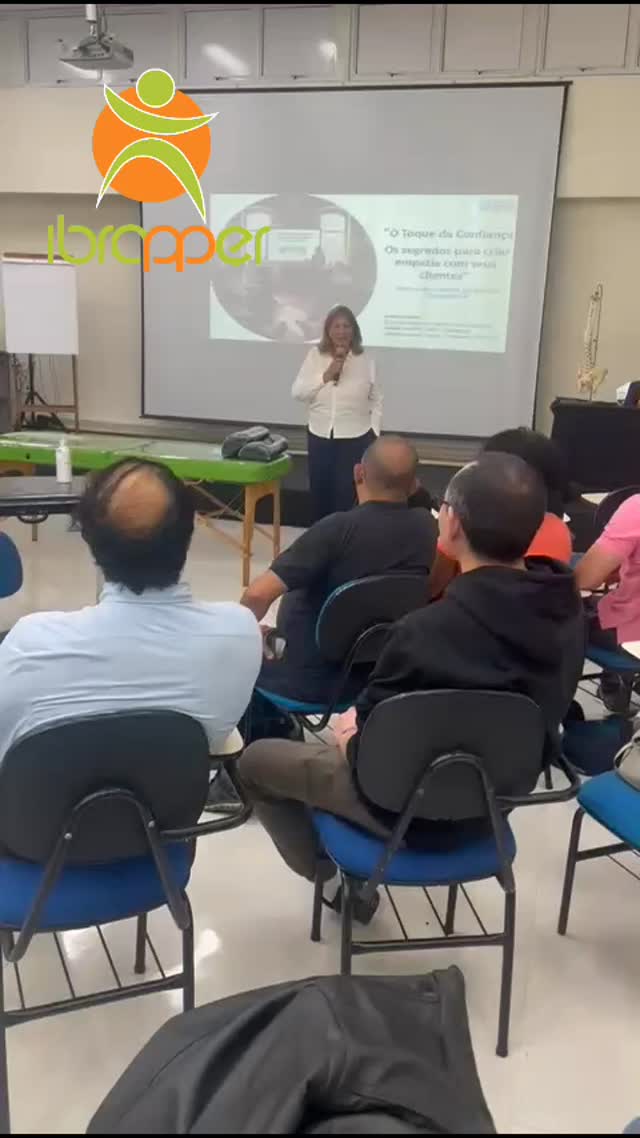 A presidente Cleide Machado, referência nacional na defesa da saúde e qualidade de vida, participou como conselheira do Congresso de Quiropraxia, onde ministrou uma palestra inspiradora e repleta de conteúdo transformador.
Em sua fala, destacou a importância da humanização no cuidado com a saúde, a necessidade de integração entre diferentes áreas médicas e terapêuticas, e o papel essencial da quiropraxia na prevenção, reabilitação e promoção do bem-estar.
Cleide Machado ressaltou também sua vivência à frente do IBRAPPER, compartilhando experiências que unem ciência, solidariedade e inovação social. Sua participação foi aplaudida pelos profissionais presentes, reforçando seu prestígio como liderança engajada e atuante.
Mais do que uma palestra técnica, foi um momento de inspiração, aprendizado e comprometimento com a saúde integral das pessoas, reafirmando a missão de fortalecer práticas que cuidam do corpo, da mente e da dignidade humana.🧡💚