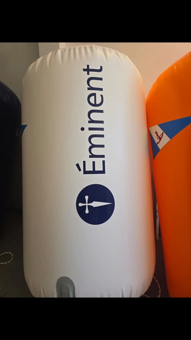 Ploteo de boyas para regata
@lakesnautica
#graficadigital #vinilodecorte #vinilosadhesivos #ploteo #ploteonautico #náutica