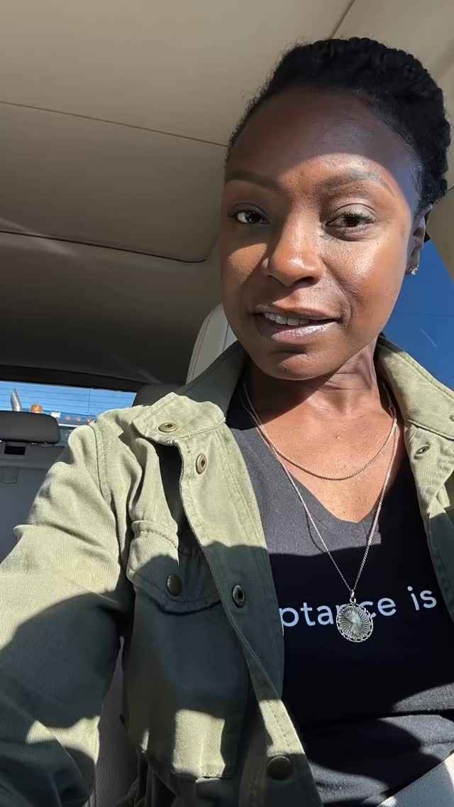 At home service for your coily, curly hair.
Wash
Style
Cut
Hair treatments
.
.
#frizé_frizé #frize_frize #mobilehairservice #ottawacurlyhairstylist #Canadianmade #coilyhair #Curlyhair #Haircuts #Hairstyles #Nontoxic #Texturedhair