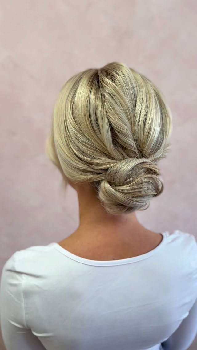 2027 diaries and our open!
Bookings can be made through the website. The link is in the bio.
Hair by @beckywhitelawhairdesign 🫶