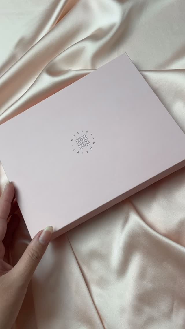 Obligatory I am an Autumn reel incoming because I have finally accepted itās October and summer is definitely gone. Getting caught in a few rain storms will do that and now I am looking forward to wearing my cosy autumn colour again!
Video description- A hand opens a Mille Saisons branded pink gift box to reveal three scrunchies in brown, deep red and copper while audio says āSo whatās the verdict?ā and then āI am an autumnā followed by āinterestingā