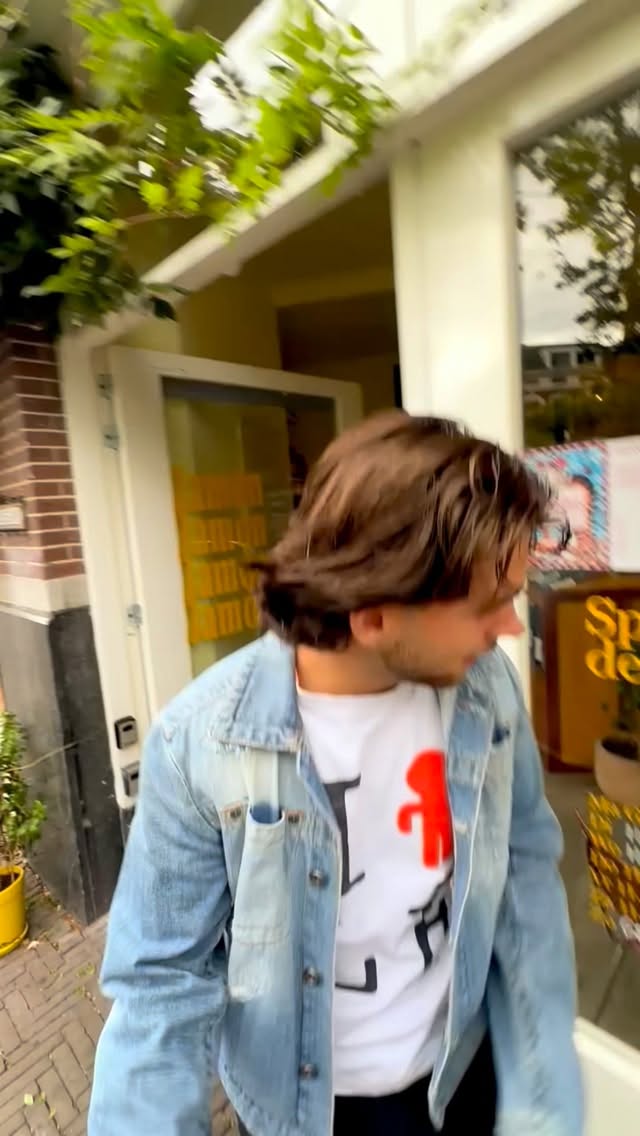 BARRIES BURGERS X LA RANA
TWEEHONDERD BURGERS DR UIT GOOIEN IS NOG NOOIT ZO SEXY GEWEEST
ALLEN DANK VOOR UW AANWEZIGHEID
VOLG ONS VOOR MEER