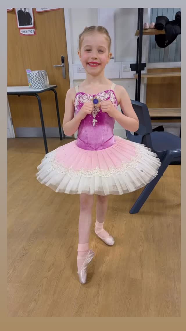A lovely classical day @beckenhamdancefestival for our dancers.
🥈 Izzy 6 years Ballet ⭐️
🥉 Amelie 14 years Narrative ⭐️
🥉 Lara 14 years Ballet ⭐️