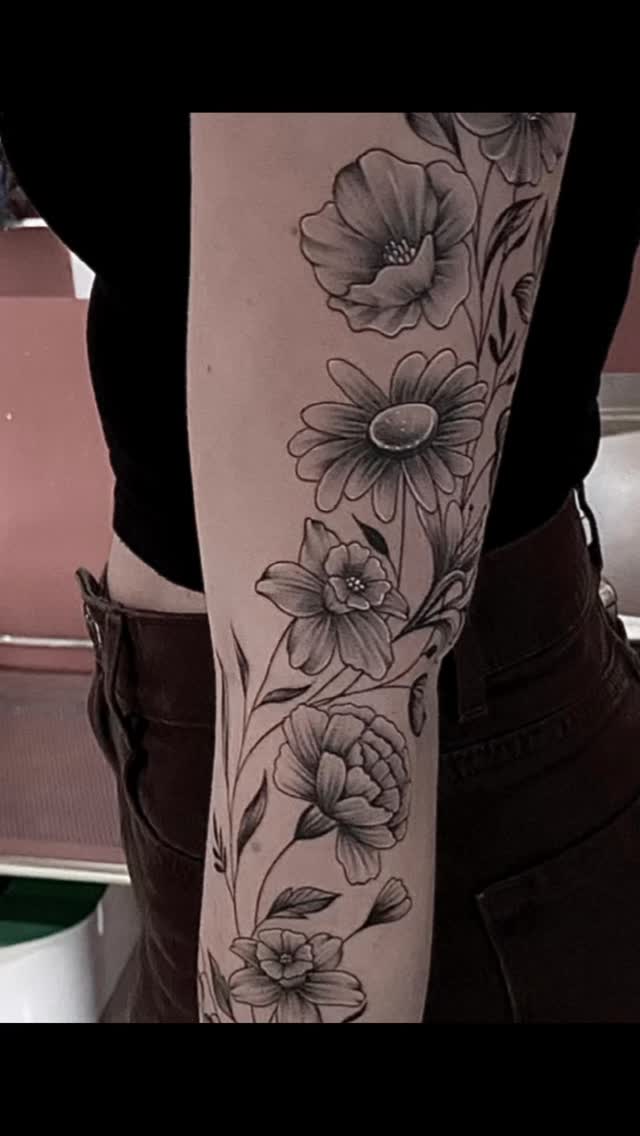#sidtattoo68 #tattoo #ribeauvillé #alsace #tatoueuralsace #tatouage #tatoueurstatouagesfrance #alsace🥨 #sidtattoo #flower