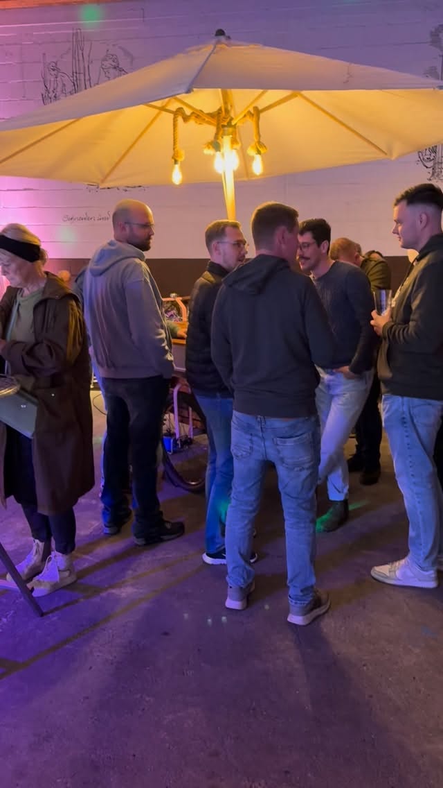 STOCKFEST
Feiert mit uns am 18. Oktober ab 16 Uhr wird‘s wieder gemütlich bei uns im Weingut Lorenz & Söhne: wir feiern Stockfest! 🍂🍷
Freu dich auf guten Wein, Livemusik von @smcgowanmusic & @_laura_singt_ und herbstliche Leckereien von @woldos_tacos 🌮
Bringt Freunde & Familie mit - wir feiern gemeinsam den Herbstabschluss im Gutshof & der Weinlagerhalle! 🍾🧡
#lorenzundsoehne #wein #nahewein #weinlandnahe #badkreuznach #wine #nahe #bonnheimerhof #weingut #stockfest #erntedank #ernte #dank #weinfest #harvest