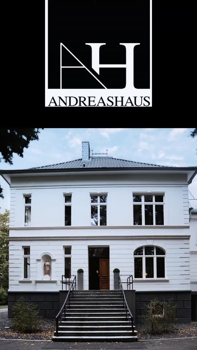 Ihr seid auf der Suche nach einer besonderen Hochzeitslocation in NRW?
Dann schaut Euch das Andreashaus an.
-Wundervoller Ort, an dem immer nur ein Fest stattfindet -umgeben von einem malerischen Park
-unzählige Varianten, da 3 verschiedene Bereiche zur Vergügung stehen, die jeweils verschieden miteinander kombiniert werden können
-durch die Möglichkeit der Übernachtung eine rundum Wohlfühloase
- Inhabergeführtes Familienunternehmen, von der Restaurierung bis jetzt🤍 welches großen Wert auf die persönliche Betreuung eines jeden einzelnen legt
#hochzeitslocationköln #hochzeitsaison2026 #hochzeitslocationnrw