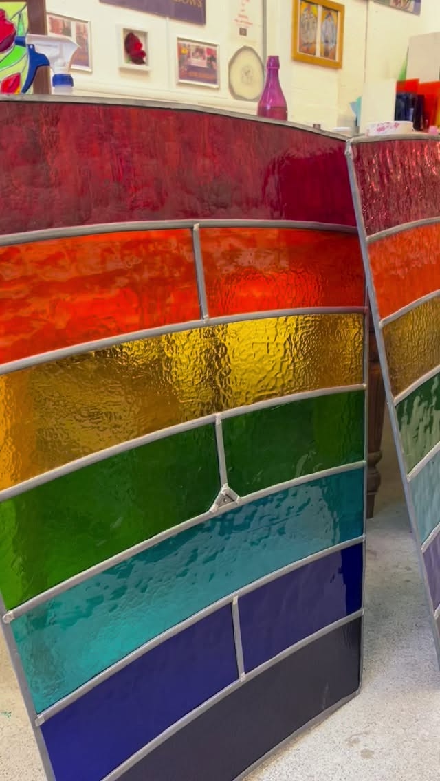 #stained glass#commemoration Covid #glassartists #glassartworks #contemporaryglassart #ruskinglasscentre ##stainedglasswindow #nhsheroes💙 #commemoration #