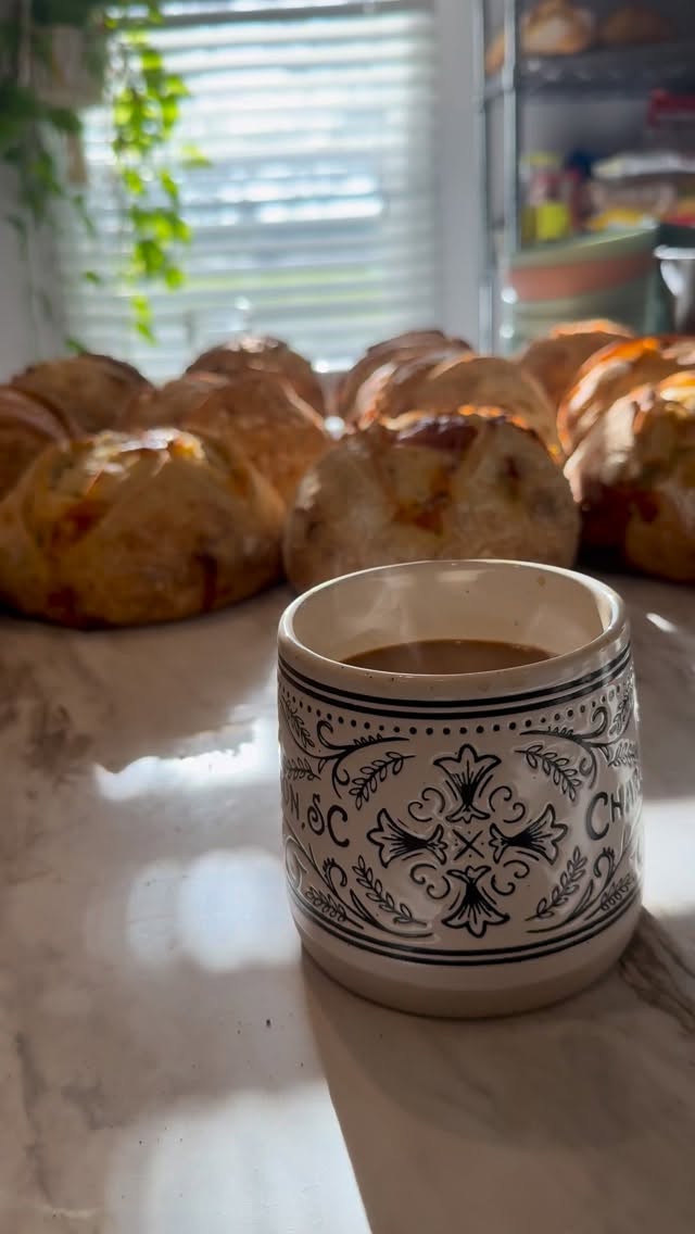 Good morning from my kitchen☀️
Hope you enjoy this beautiful day!
#sourdough #sourdoughbread #homebaker #cottagebakery
