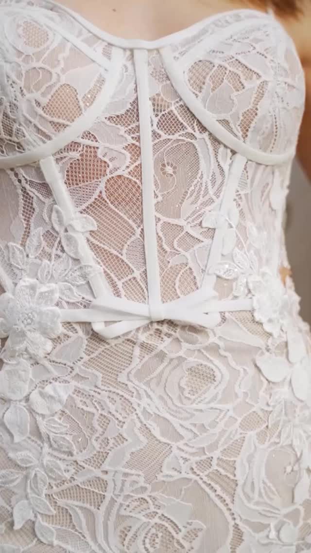 A dress as timeless as your vows✨ When is your wedding date?📆
#olivellibride #weddingdress #engaged #bridetobe #international