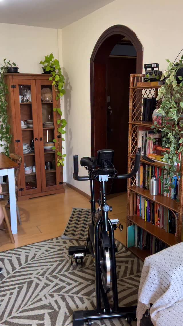 Dia 04/30! Quem aí tá acompanhando e gostando desse desafio? Comenta “não vai virar cabide” pra me incentivar.
Esse é o Desafio 30 Dias de Bike Ergométrica que eu criei pra me desafiar e compartilhar por aqui. Quem vem comigo?
Se quiser o link da minha bike está na minha bio, ou pode pedir nos comentários que eu te passo.
#bikeergometrica #bicicletaergométrica #bicicletaergometricaemcasa #treinoemcasa
#emagrecercomsaúde