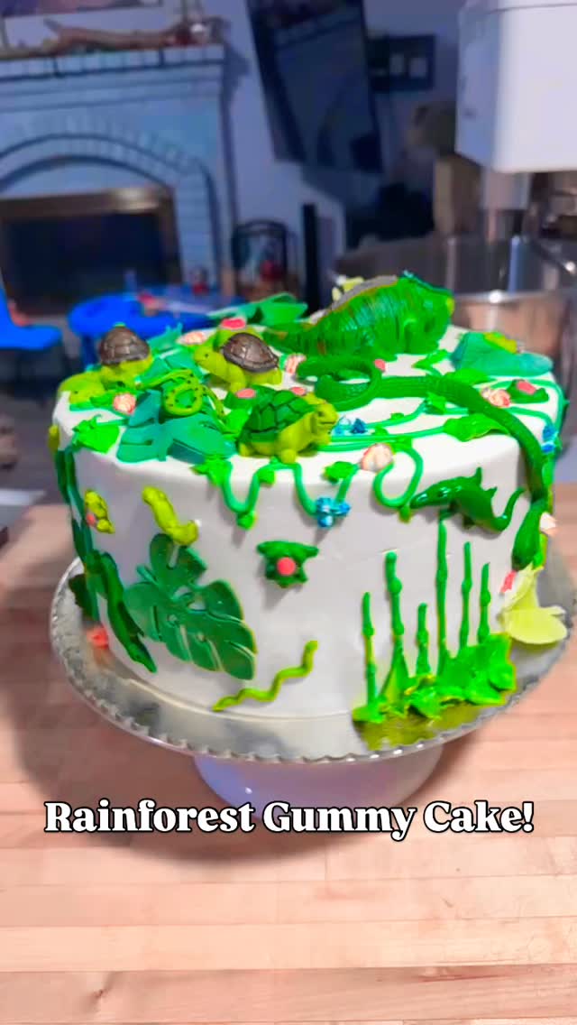 One of the coolest cakes I’ve done. I was given full creative control just the invite as a reference. I made gummy reptiles and amphibians with chocolate and fondant leaves. It was a blast. Happy Birthday to the amazing kiddo who requested this cake!!
#cake #wheat #pdx #pdxeats #vanillacake #fudge #rainforest #birthdaycake #bakery #gummy #gummycandy #wheatbakeshop #wheatpdx