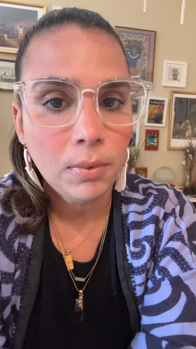 ¡Se vienen cositas!
Empezamos nuestro Black Friday mañana, hasta noviembre (mientras dure)
Instrucciones en el video 🫶🏼
¿Quién dice yo?
#greenwitch #boricuagirl #clayjewelry #craftespañol #fyp #puertoricotiktokt #magiatiktok #magiccraft #boricua🇵🇷 #boricua #craftideas #crafttok
#apoyalocalpr #polymerclayearrings #clayearrings #shopsmall #boricua🇵🇷 #handmade #clayallday #polymerclayearrings #polymerclaytutorial #polymerclayartist #arcillapolimerica #arcillapolimericatips #polymerclaycreations #resina #resinajewelry #resinaccessories #PolymerClayCreations
#ClayCutters #ClayCommunity #SmallBizSupport