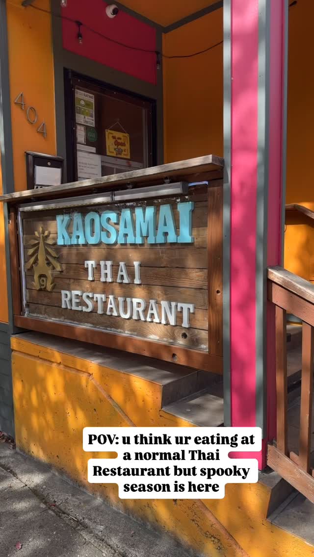 All of our decorations aren’t even up yet 👻😱🎃
#viral #spookyseason #seattlerestaurants #halloween