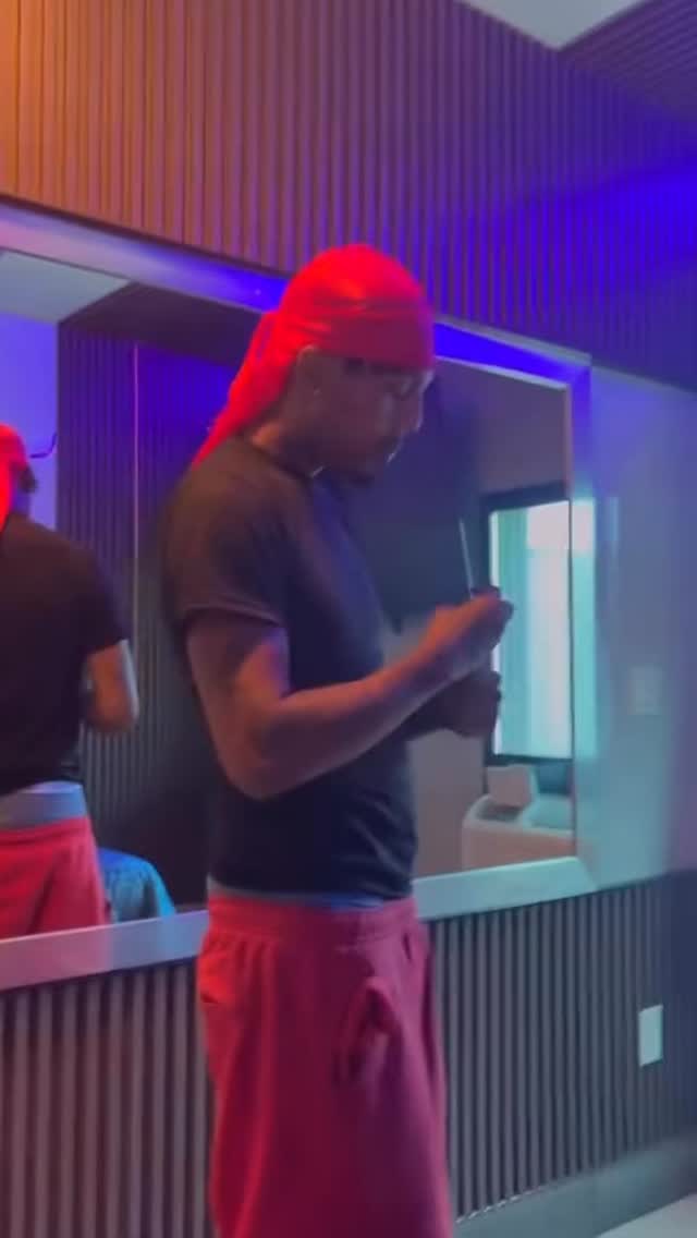 “Sweet Ecape” passed the smell and taste test 🙌🏾😂
📍NYC
📸 @xobhaby
Sweet Escape and all our other Signature Cocktails are Fully Stocked 🍓🫐🍍🍑🥥🍋
www.purplekissezkreationz.com
#purplekissezkreationz #BarConvoswithKittyK #sipsnchat #detroit #nyc #explorepage #viral #fyp #happyhour #cocktail #signaturecocktails #music #trendy #fypシ❤️💞❤️ #explore #explorepage✨