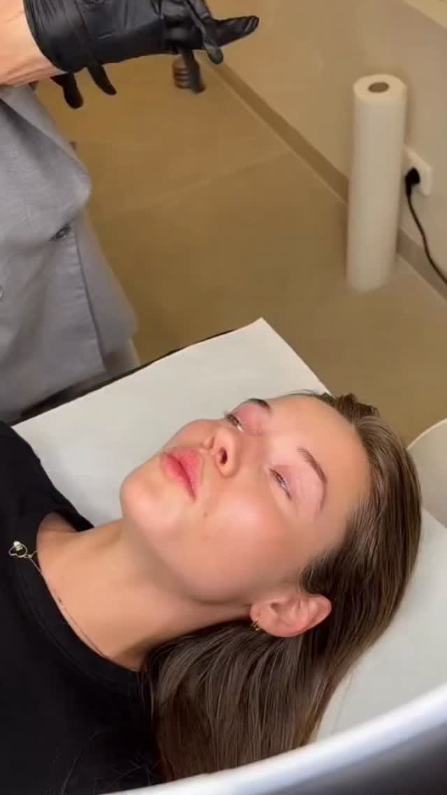 Let‘s do @viktoriakpa eyebrows 🤭