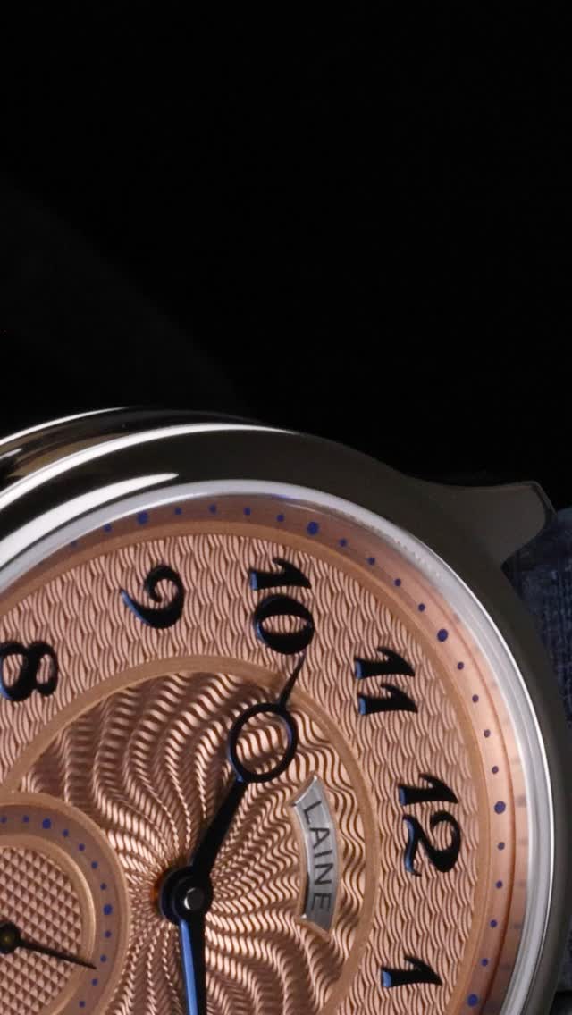Why stop at one story, when your dial can serve waves, weaves, colors, and a trio of Breguet hands all at once?🛎️🍽️
#V38 #custommade #bespoke #guilloche #torstilaine #watchfam #lainewatches #watch #microrotor #swisswatches