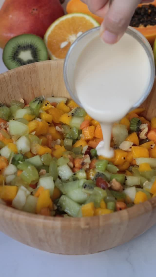 🥭🥭 Salada de frutas que também é fonte de proteína? Sim! 🍇
Recentemente comecei a fazer a tal “caldinha de whey”… e não é que eu gostei? Até inventei uma versão com iogurte e proteína vegetal que também fica uma delícia!
✨ Mas tem que ser uma proteína vegetal boa! Eu usei a proteína vegetal sabor sorvete de creme @kriya.oficial e combinou demais com as frutas.
✨A receita rende de 3 a 4 porções, com em média 14 a 19 g de proteína por porção — ótima opção de lanche ou até de refeição mais leve.
👉 Salva essa ideia pra testar e depois me conta o que achou!
#alimentacaosaudavel #receitasaudável #saladadefrutas #receitaspráticas #receitassimples