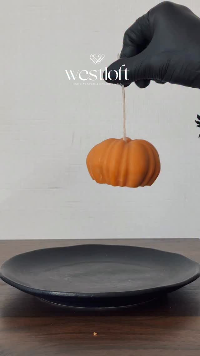 Pumpkin season is here and so is the coziest candle of the year 🎃 🍂 🕯️