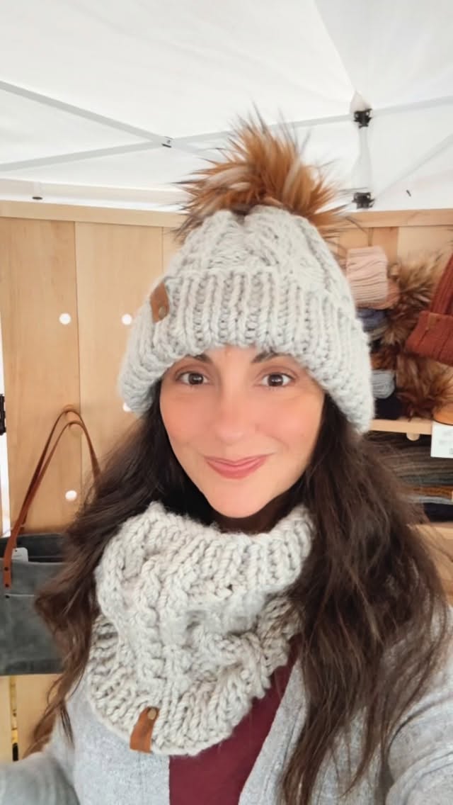 Welcome to Day 2 @stanhywet Ohio Mart ๐๐งถ
It may heading into the 80โs this weekend, but we know winter is coming. Get a head start on your winter accessories or holiday shopping with @littlebirdiedesign โ๏ธ๐งถ
#knittersofinstagram #ohiomade #knitwear #ohioboutique #knitbeanie #knitscarf #modernknitwear