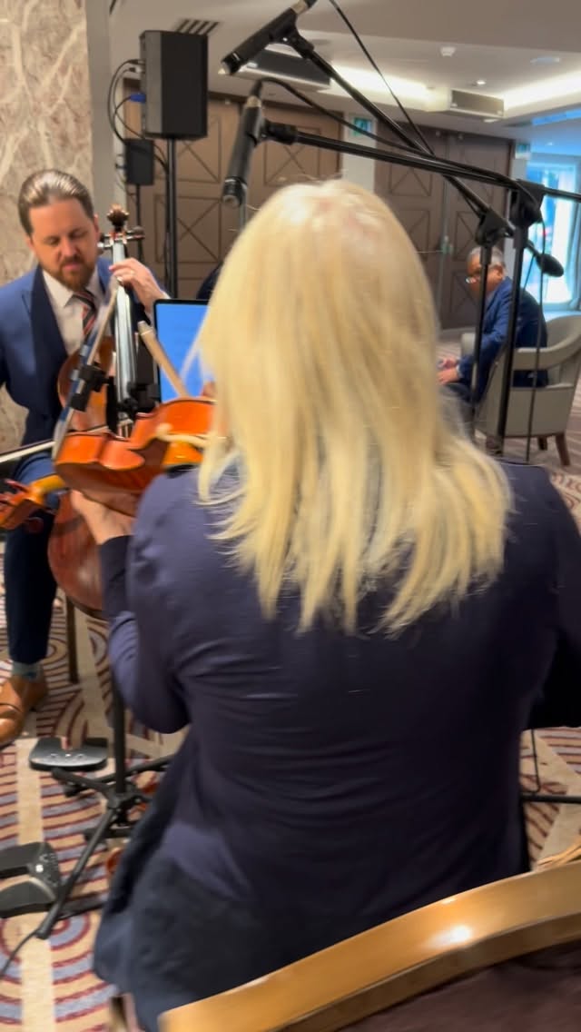 We kicked off the R3 Business Lunch at the Royal Lancaster Hotel with Oasis’ Champagne Supernova — a Britpop classic reimagined for string trio.
#londonmusic #stringtrio #oasis #champagnesupernova #corporateevents #eventmusic #londonstringtrio #livemusiclondon #britpop