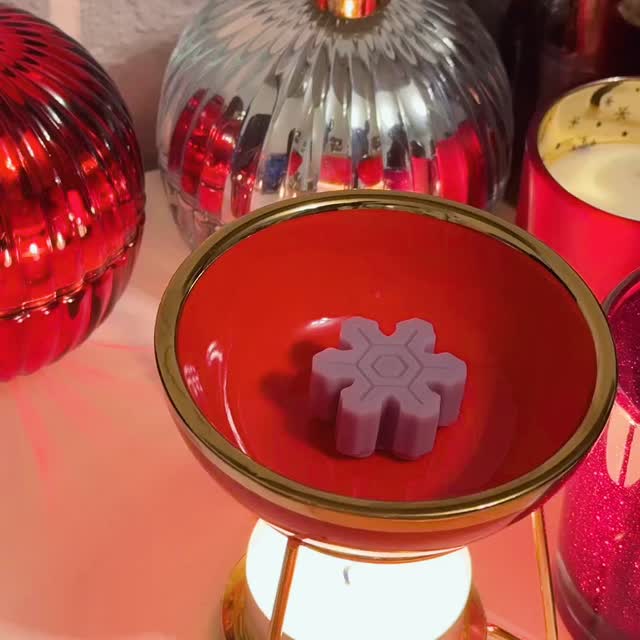 The Christmas range is on its way. Christmas shaped wax melts will be available soon.
The first release will be available at my pop up appearance with @brandstory.uk at Battersea Power Station.
Come see me there - Mon 13th October - Sunday 19th October x
Pictured: Sweet Sugar Plum wax melt
.
.
.
.
.
#batterseapowerstation #popup #battersea #yourbrandyourstory #small businessuk #smallbusiness #althielifestyle #althie_lifestyle #candlemaker #scentedcandles #candles #reeddiffuser #reeddiffusers #waxmelts #waxlovers #waxmelt #luxuryscent #sweetsugarplum #christmasscents #christmasrange #christmasgifts #christmasgiftideas