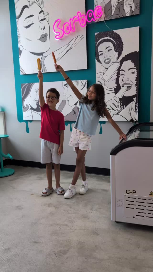 Final days to live your best #BaeBun life ✨💃🏼
In order of appearance:
Cuties + pops = 🫶🏼
@kellytavares.realestate @keepingupwithcrayons
Cookies n coco cream Bae Bun
Pop box to-go
Frozen Nor'eastah collab with @union.java
Cookies n Cream Parfait
Tropical Refresher with whip
#sorbaenbma #newbedfordma #dairyfreelife #vegansofri #vegansofma #seasonfinale