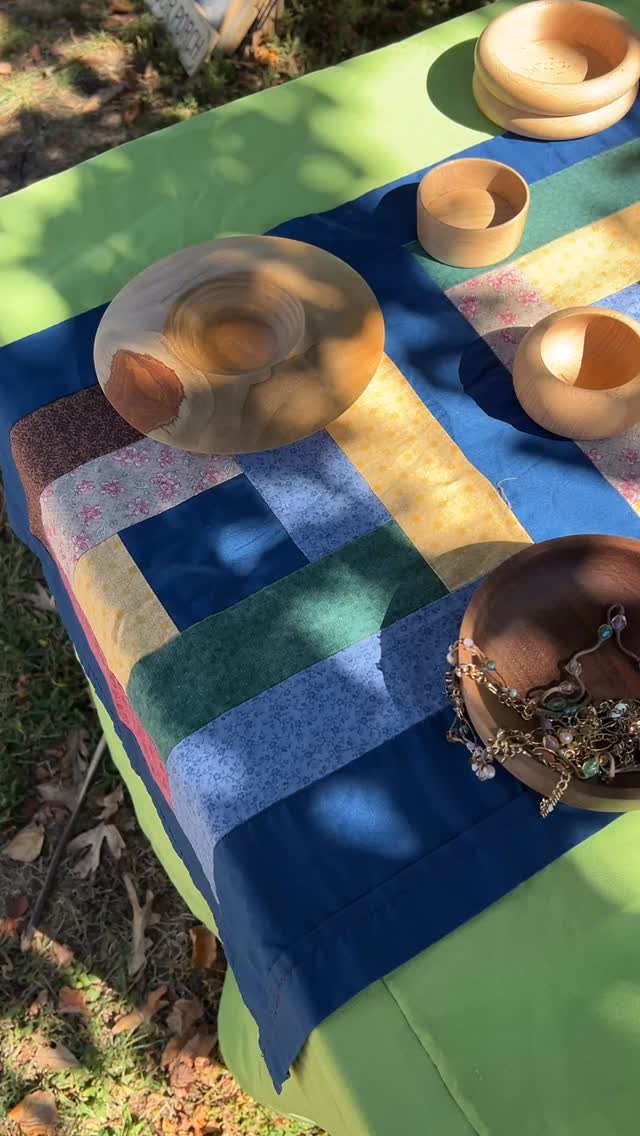πOCEAN GROVE CRAFTER FAIR TODAY π
-
i've been a bit of a busy bee lately, but i'll be posting my holiday market schedule soon! ALSO, cutting boards and charcuterie boards are here and on there way out for the holiday season!
#woodworking #wood #woodturning #smallbusiness #turning #newjerseysmallbusiness #supportsmallbusiness #newjersey #bowl #oceangrove