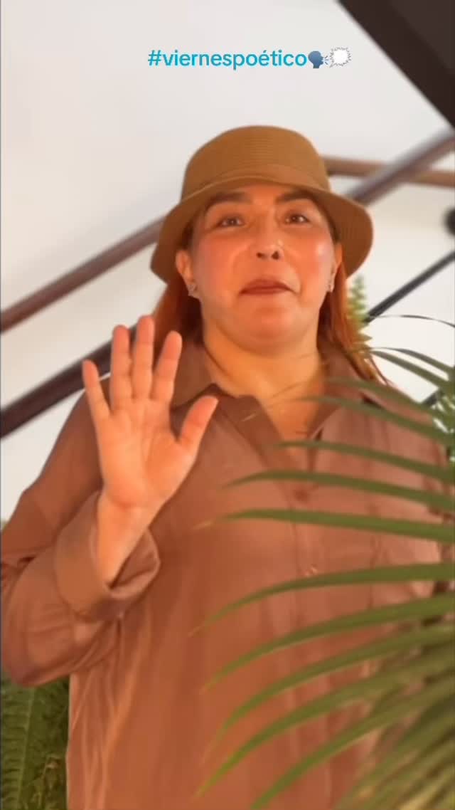 SINFONÍA INCONCLUSA, DE DONALDO BOSSA HERAZO
#viernespoético
🏅🎤 A manera de homenaje, su nieta, Claudia Bossa, escritora y periodista cartagenera, nos comparte hoy estos versos de su célebre abuelo, Donaldo Bossa, reconocido por sus grandes aportes a la historia de Cartagena y el Caribe.
@engraziaescritora
@claudiabossa0507
Gracias por unirnos💜
Conocer la poesía de Donaldo Bossa es acogernos a su memoria, a sus palabras, fuerza y legado🫂🙌❤️
#poesíacartagenera #poetas #amor #homenaje #escritura #lecturaenvozalta #cartagena #cultura #lachazaysuviernespoético