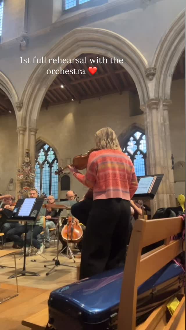 Happy Monday! The sun is shining, here’s a couple of minutes of zen with @lgsorch to start the week.
We had our first proper rehearsal of Lark Ascending after the sight read through for the orchestra a couple of weeks ago!
It really clicked into place this week for me with practice and it’s feeling secure and settled, so now I can just enjoy taking the time and playing such a beautiful and culturally important piece of music.
I love the way he brings out other instruments in the orchestra and gives them solo moments to bounce off of in the violin part, it makes it feel such a collaboration with the other fabulous musicians ❤️
If you want to hear the whole thing plus Ravel, Daphnis and Chloe suite no.2 and Dvorak Symphony No.9 (a programme of absolute icons) come along on the 19th October, St Giles Cripplegate.
Tickets at www.lgso.org.uk
#vaughnwilliams #larkascending #acoustics #churchreverbforever #violin #orchestra #barbican