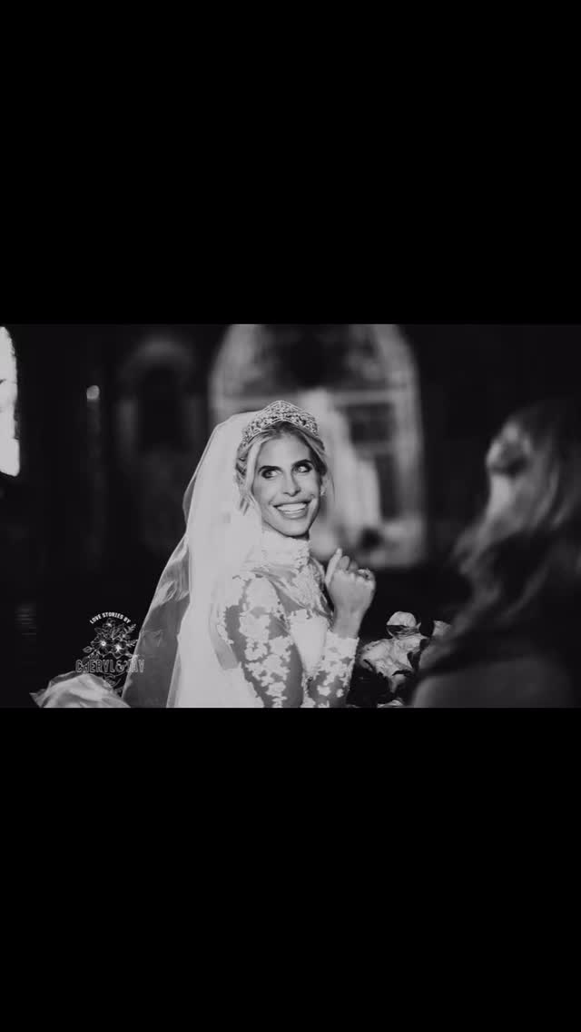 I remember this wedding for so many reasons;
🤍 It was held at @thecolonypalmbeach and every detail was stunning!
🤍 It was around Christmas time so they had twinkling lights that lit up the reception.
🤍 The bride was surprised by a family crown flown in from Italy that morning.
🤍 The emotional moment of attaching the brides veil before the church doors opened and she walked in.
🤍 Her full trust in my skill to create the perfect hairstyle and custom hair piece we dreamt up together.
It was such a special day and a beautiful love story.
Contact us to create the perfect look for your wedding day.
Coordination @yourspecialdaybyjoni
Photo @cherylandjayphoto
Venue @thecolonypalmbeach
#palmbeach #palmbeachwedding #palmbeachbride #colonypalmbeach #colonyhotel #royalwedding #royalty #weddinghairstylist #weddinghairstyle #destinationweddinghairstylist