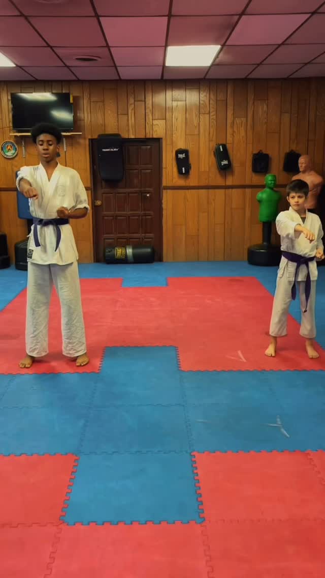 DISCIPLINE• STRUCTURE•SELF WORTH AND INTEGRITY. THESE ARE THE VALUES WE INSTILL IN OUR STUDENTS AT PATHWAY KARATE 🥋
Want to get your body right? Join pathway! Want to be able to move your bodies and ways you never thought you would be able to do again? Join pathway! Pathway karate not only stimulates the body, but offers an afterschool program that stimulates our young one's minds. Join us on Tuesday and Thursday evening for karate classes for youth and adults.
#martialarts #karate #martial_arts