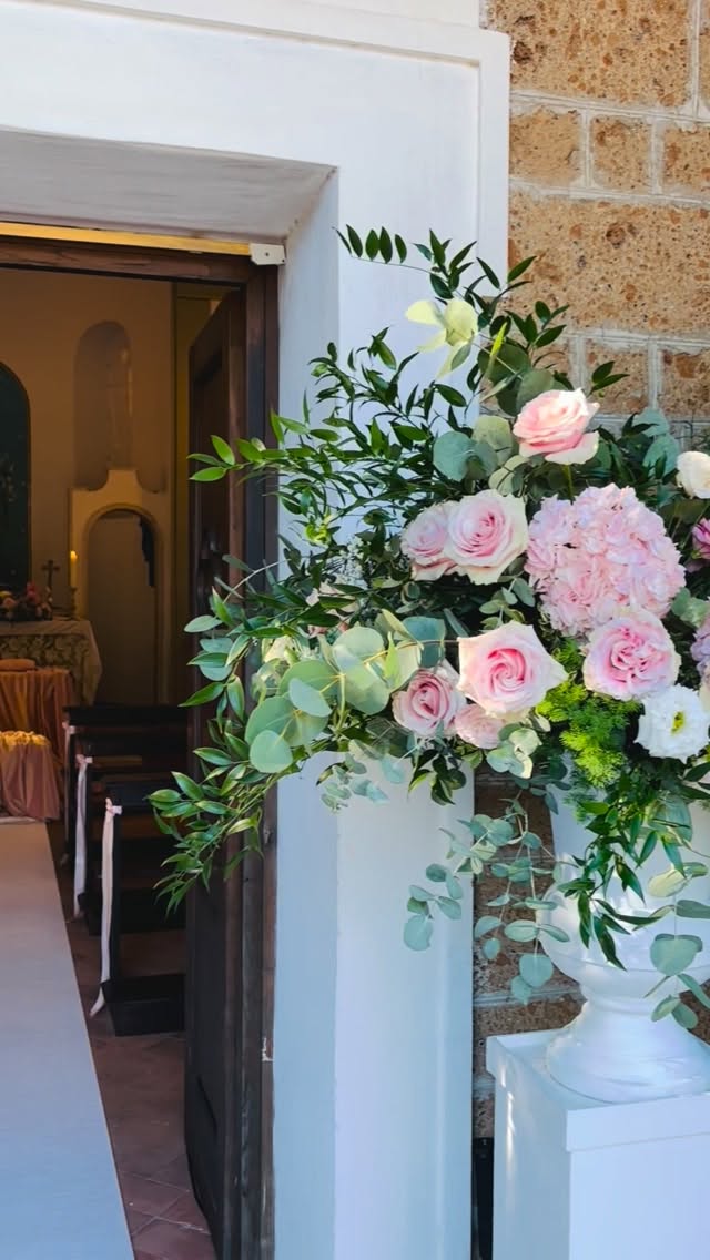 Per il tuo Matrimonio cerchi una musica indimenticabile? 😍 eccoci qui 🎻🎧✨
.
.
. @anticoborgodisutri_
#anticoborgodisutri #musicplannerbystefanocapasso #wedding #musicamatrimonio #weddinginrome #violin #sutri #weddinginitaly #weddinginspiration #weddingidea #weddingmusic #violino #violinoled #bride #sposa