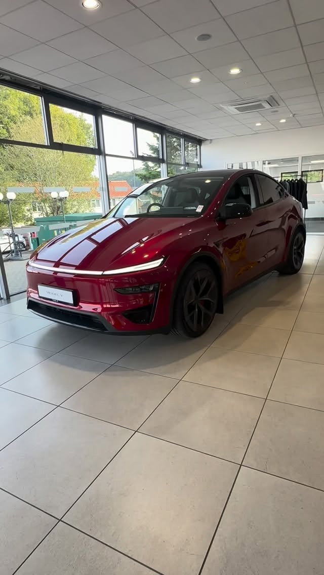 “PERF”
Model Y Performance about to drop to the masses. Quick finesse ready for the showroom!
Bucket seats, splitters and improved performance on the facelift. It looks pretty mean ngl!
Pop into Tesla Norwich to get a peek!
🌀🚙
———————————————————-
▪️Auto Refresh Norwich
▪️Award Winning Detailing
▪️Mobile & Studio Based
▪️07508788695
▪️contact@autorefreshnorwich.co.uk
💻 Book Online (link in bio)
📱Drop us a call, email, DM or WhatsApp for availability
🏆 Norfolk Small Business of the Year - Finalist ‘23/24
🏆 East of England Small Business of the Year - Winner ‘24/25
🏆 National Small Business of the Year - Finalist ‘25/26
☑️ 200+ 5⭐️ Online Recommendations
———————————————————-
#norwichdetailer #norwichvalet #detailernorwich #valetnorwich #justaddwater #andaplugpoint #snapbackcrew #autorefreshnorwich
#valetersofinstagram #detailersofinstagram #norfolkvalet #norwichmobilevalet #norfolk #norwich #valet #detailer