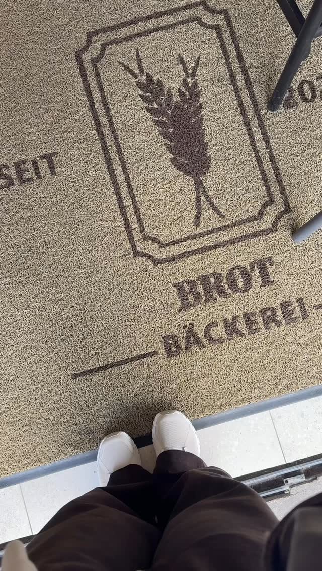 There’s something about bread, the scent, the warmth, the way it gathers people without needing words.
And something about linen, the texture, the detail, the quiet beauty that makes a moment feel intentional.
When both come together, the table feels complete.
Soon, La Filatura x Brot
@brot.gt