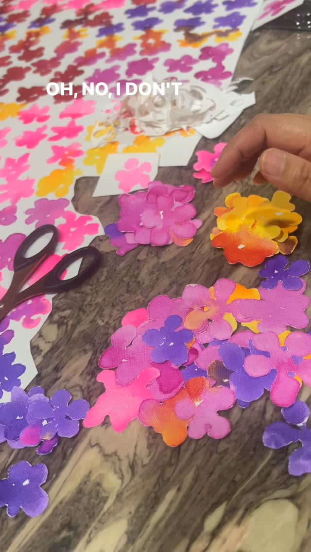 A little color choreography… #petals #gardenofhopes #organicabstraction #durakihana