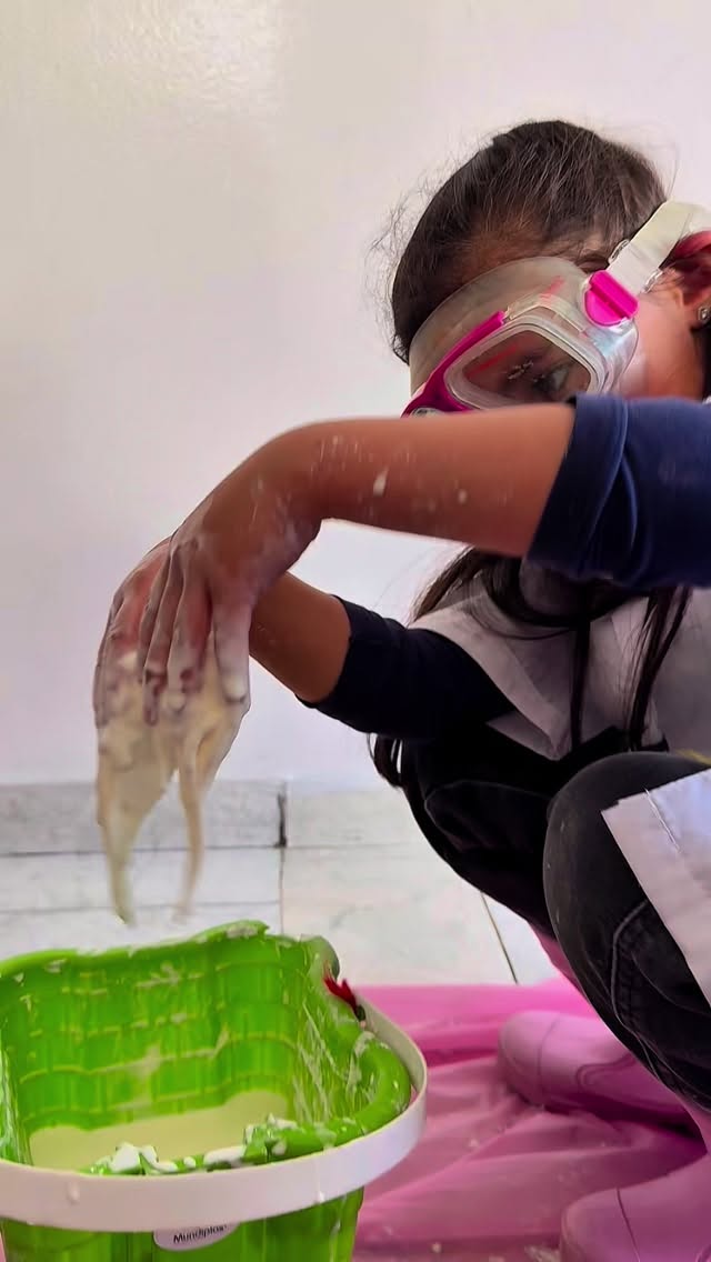 ✨🔬 “La ciencia se vive desde pequeños. Nuestros exploradores de preescolar descubren, preguntan y experimentan con curiosidad y alegría. Porque aprender jugando es la mejor forma de crecer.” 🌱👩🔬👦