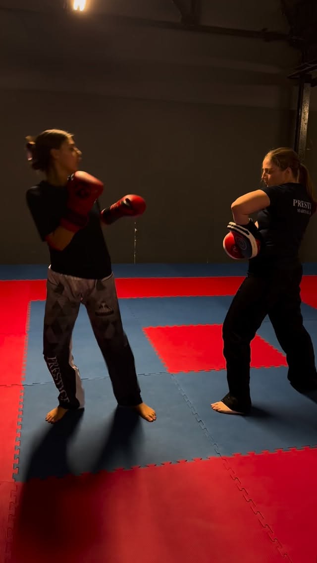 @hollie.haworth showcasing the levels in our LADIES ONLY class 💯💯
Ladies Only every Tuesday 7pm-8pm 💪🏼
#martialarts #kickboxing #nottingham #fitness #boxing #training #kicking #taekwondo #ladiesonly #prestigemartialarts
